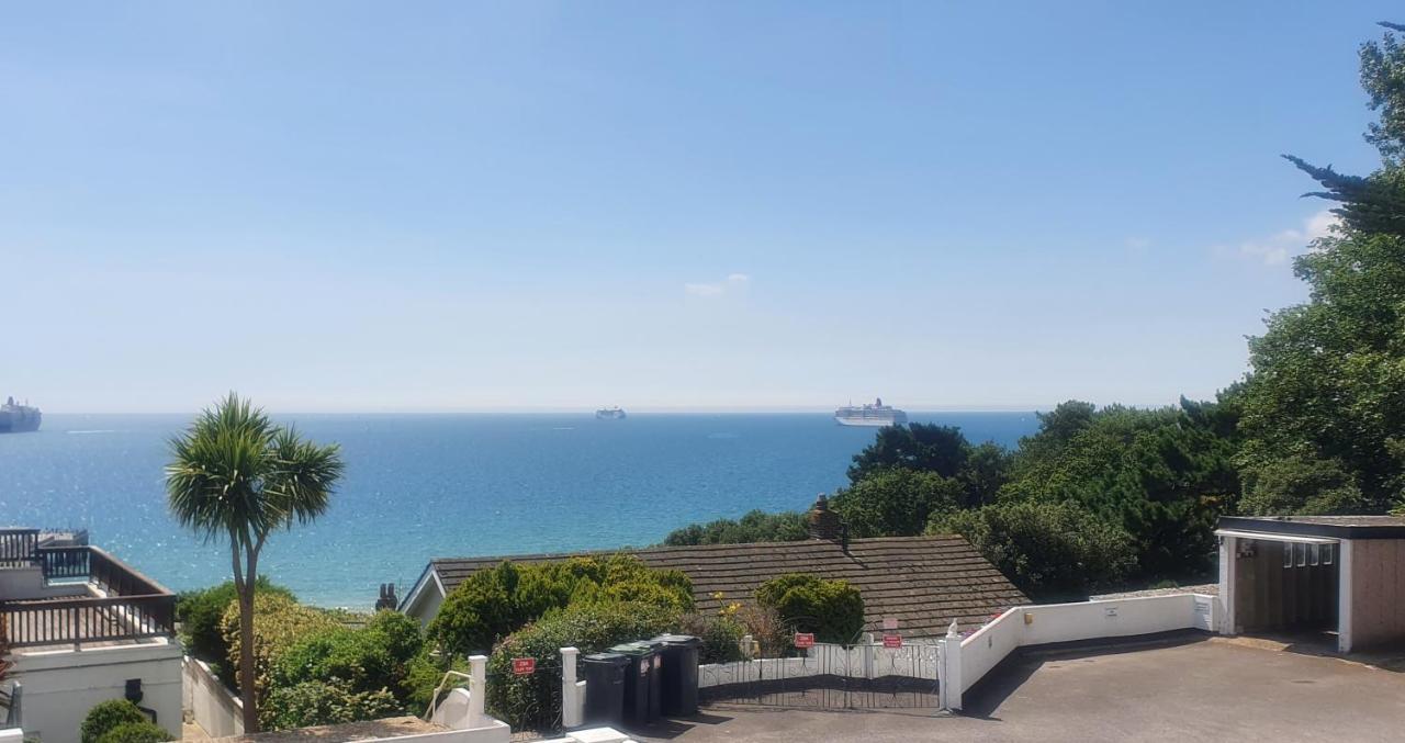 A Beautiful Apartment With Stunning Sea Views & Private Balcony Борнмут Екстер'єр фото