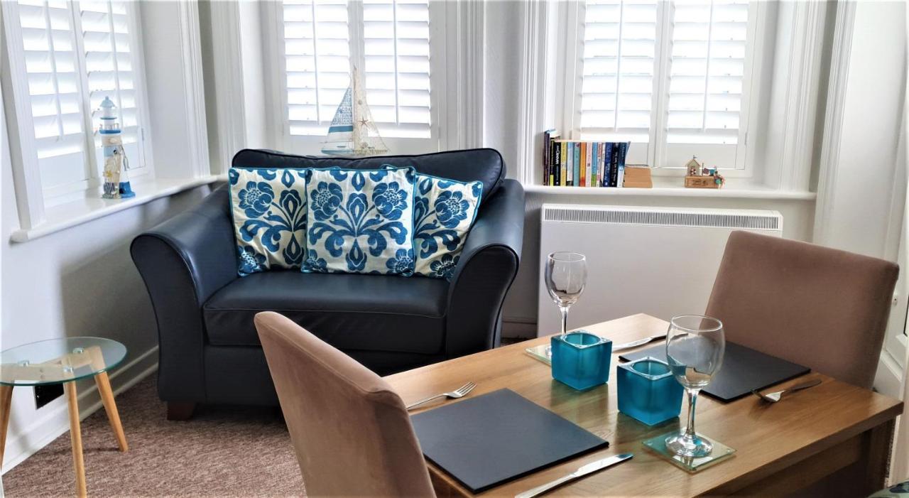 A Beautiful Apartment With Stunning Sea Views & Private Balcony Борнмут Екстер'єр фото