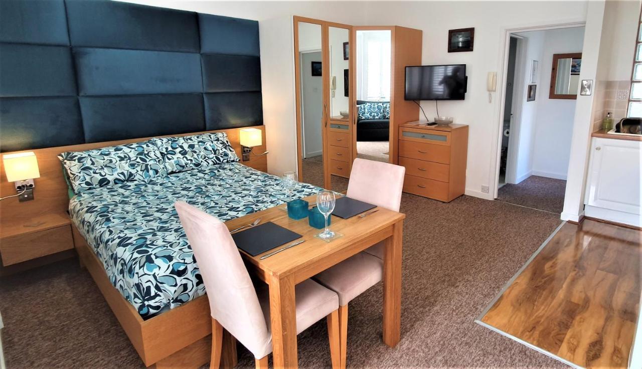 A Beautiful Apartment With Stunning Sea Views & Private Balcony Борнмут Екстер'єр фото